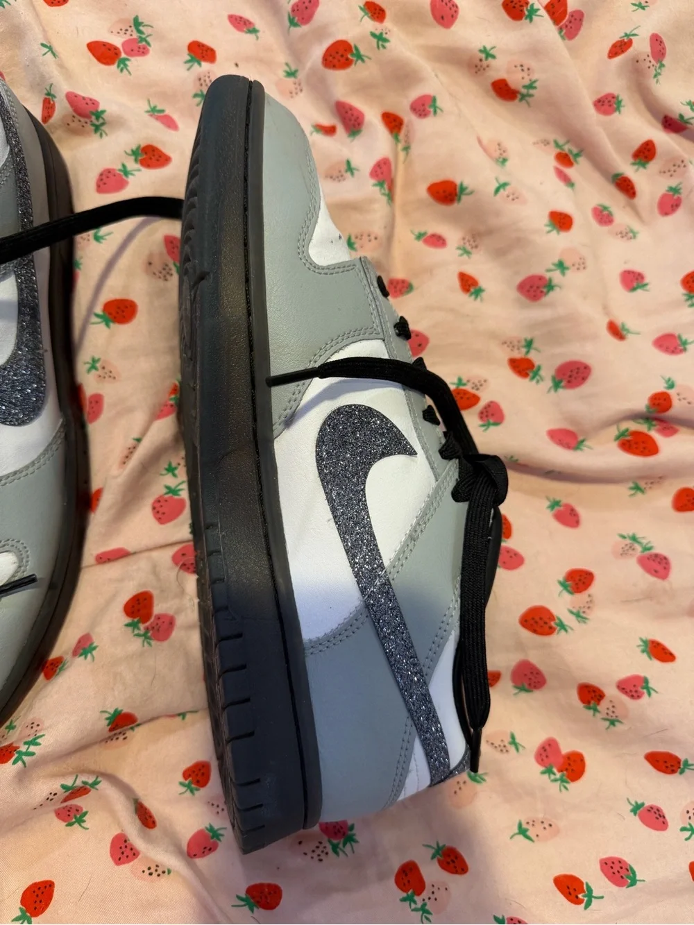 Nike women’s dunks with Glitter Swoosh 👟